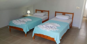 Villa | Desk, iron/ironing board, free WiFi