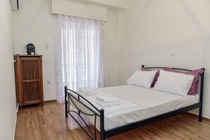 Apartment | Iron/ironing board, free cots/infant beds, free WiFi, bed sheets - Cozy & Spacious Apartment in Central (Athens)