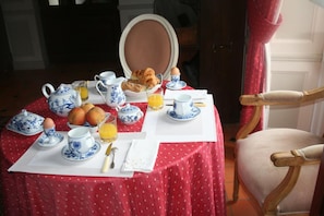 Free daily continental breakfast
