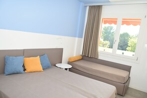 Apartemen, 1 kamar tidur, balkon, pemandangan laut terbatas | 1 kamar tidur, brankas, dan tempat tidur bayi (biaya tambahan)
