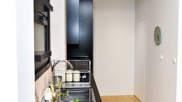 Apartment, 2 Bedrooms | Private kitchen