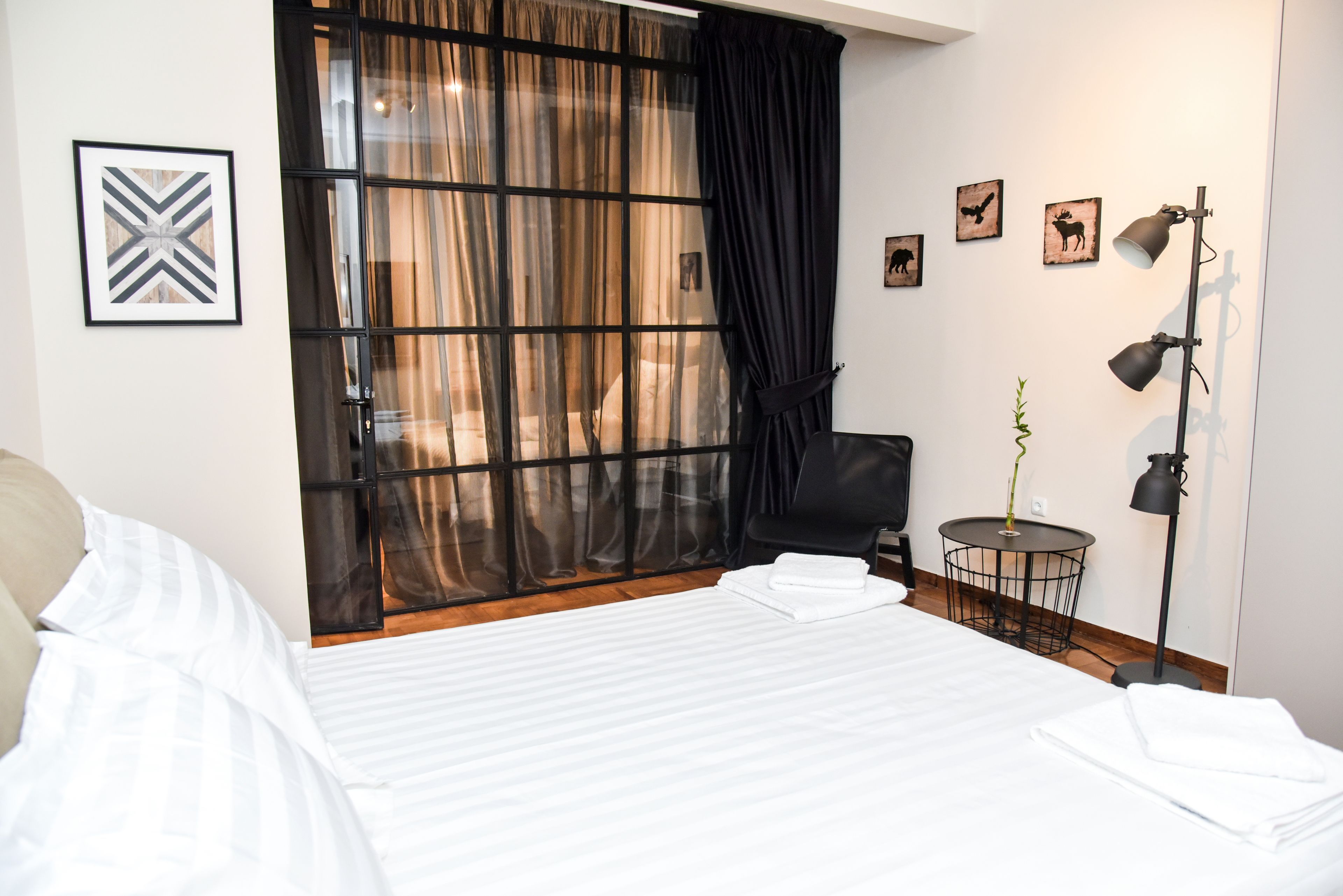 Apartment, 2 Bedrooms | 2 bedrooms, individually decorated, individually furnished, desk