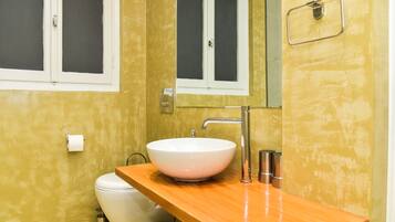 Apartment, 2 Bedrooms | Bathroom | Shower, free toiletries, hair dryer, towels