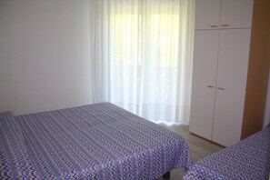 ベビーベッド、WiFi、ベッドシーツ