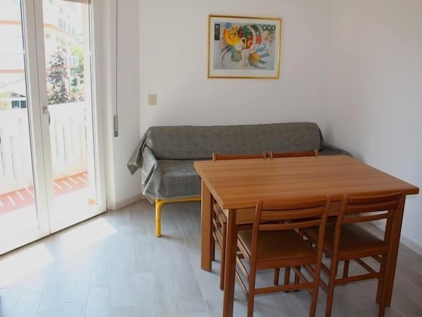 Apartment, 1 Bedroom, Balcony (E) | Room amenity