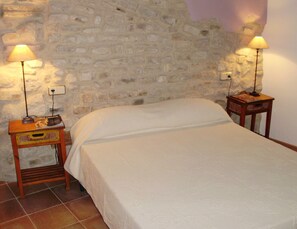 Double Room, Private Bathroom | Premium bedding, down comforters, memory foam beds - Casa Miret (Sarral)