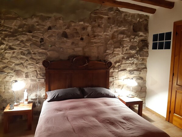 Premium bedding, down comforters, memory foam beds - Casa Miret (Sarral)