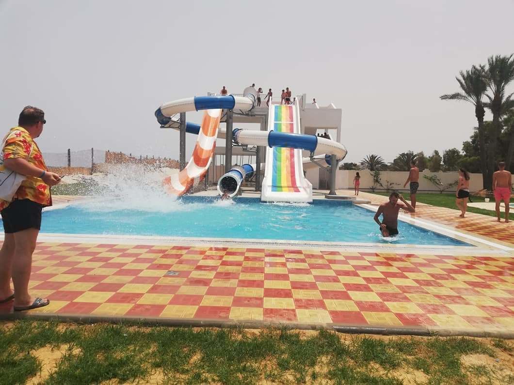 2 outdoor pools, pool umbrellas, pool loungers