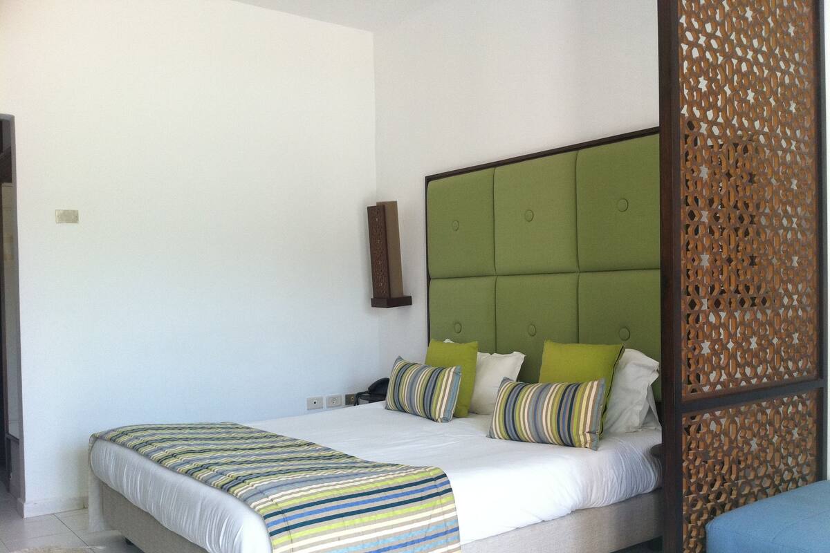 Standard Double or Twin Room | Blackout drapes, iron/ironing board (on request), bed sheets