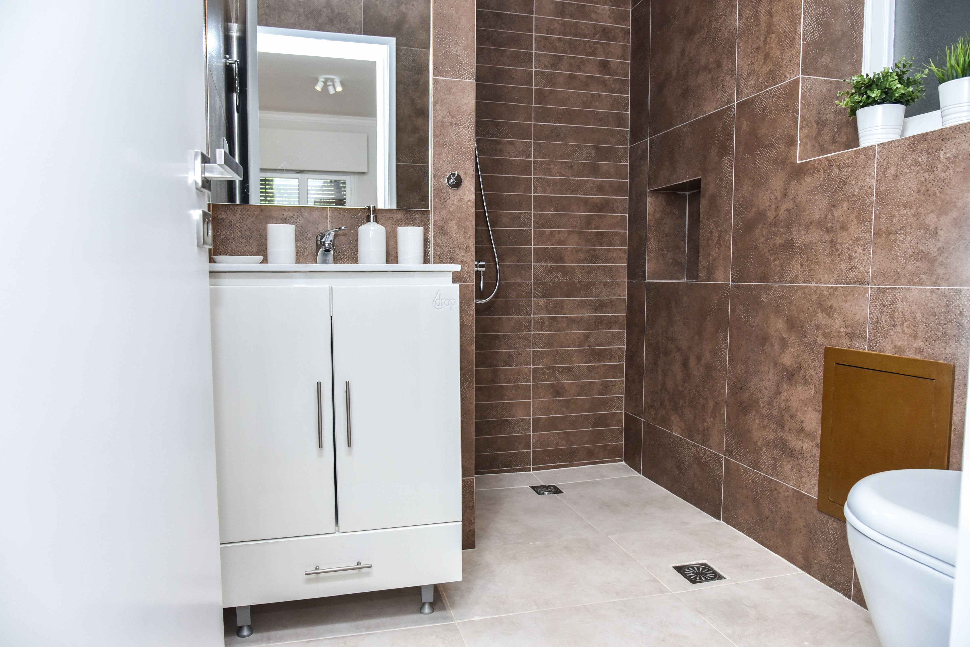 City Apartment, 1 Bedroom | Bathroom | Shower, hair dryer, towels