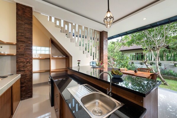Villa, 2 Bedrooms, Private Pool | Shared kitchen | Fridge, stovetop, toaster, cookware/dishes/utensils - Liam Private Villa (Sukawati)