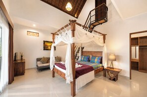 1 habitación, caja de seguridad en la habitación y escritorio 