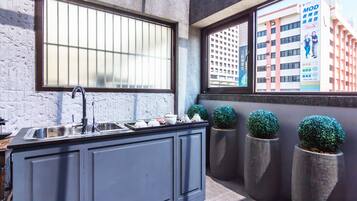 Deluxe Double Room, 1 Double Bed, Hot Tub | Premium bedding, individually decorated, individually furnished, desk