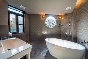 Apartment, 3 Bedrooms | Lobby