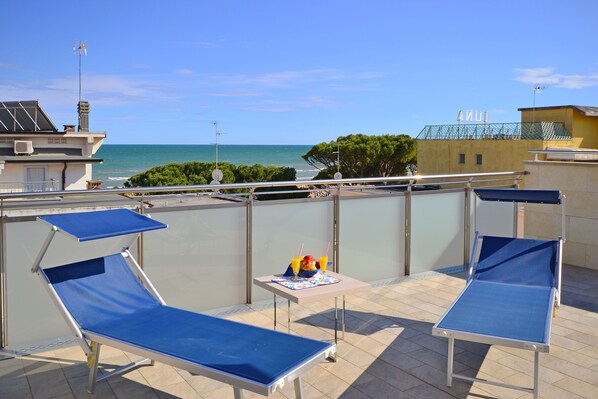 Penthouse, 3 chambres, patio (CX8) | Terrasse/Patio