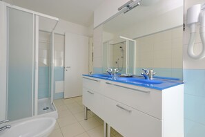 Bruser, hårtørrer, bidet