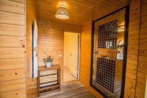 Family Quadruple Room | Bathroom | Shower, hair dryer, slippers, towels - Fong Chou Cottage (Sanyi)