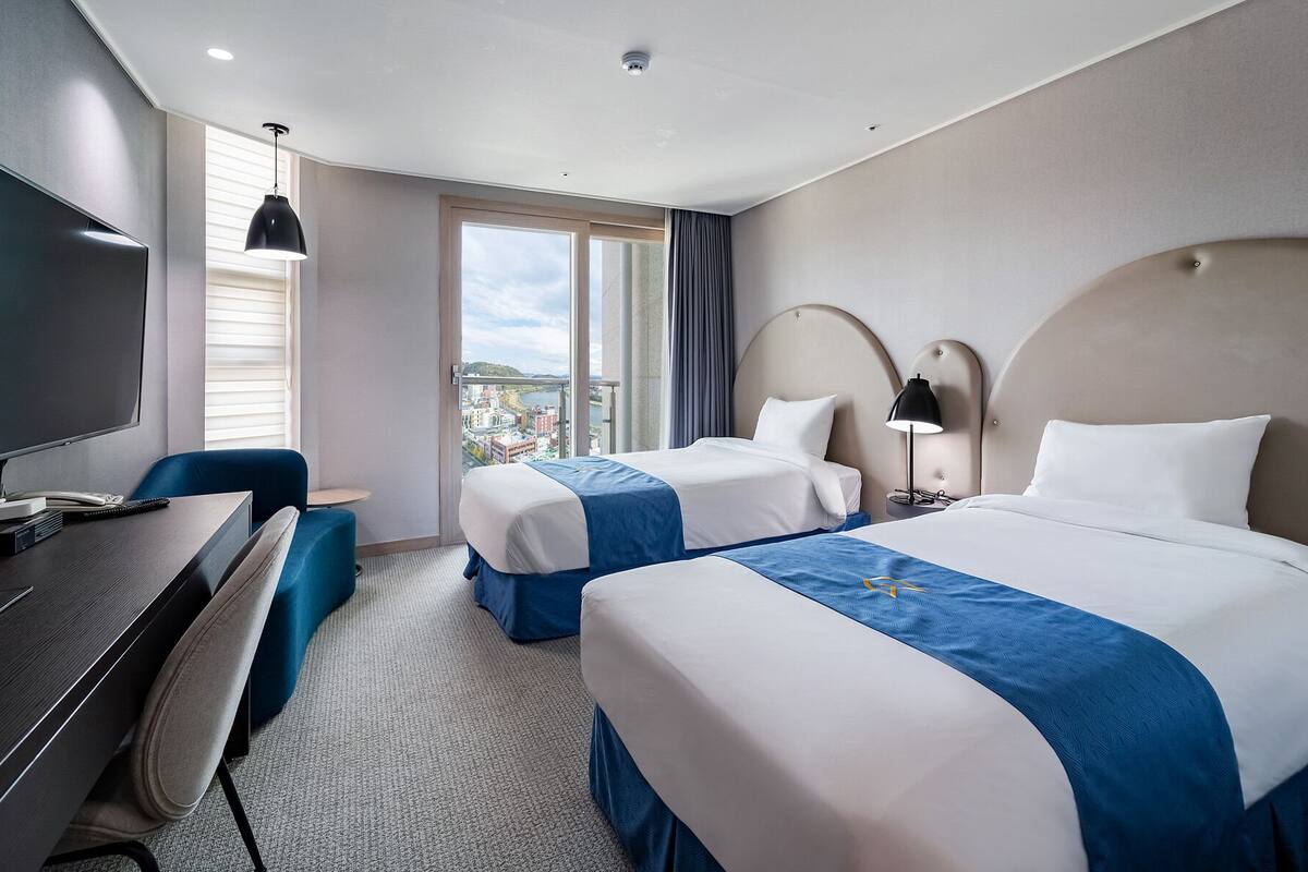 standard room, 2 single beds | desk, laptop workspace, blackout curtains, soundproofing