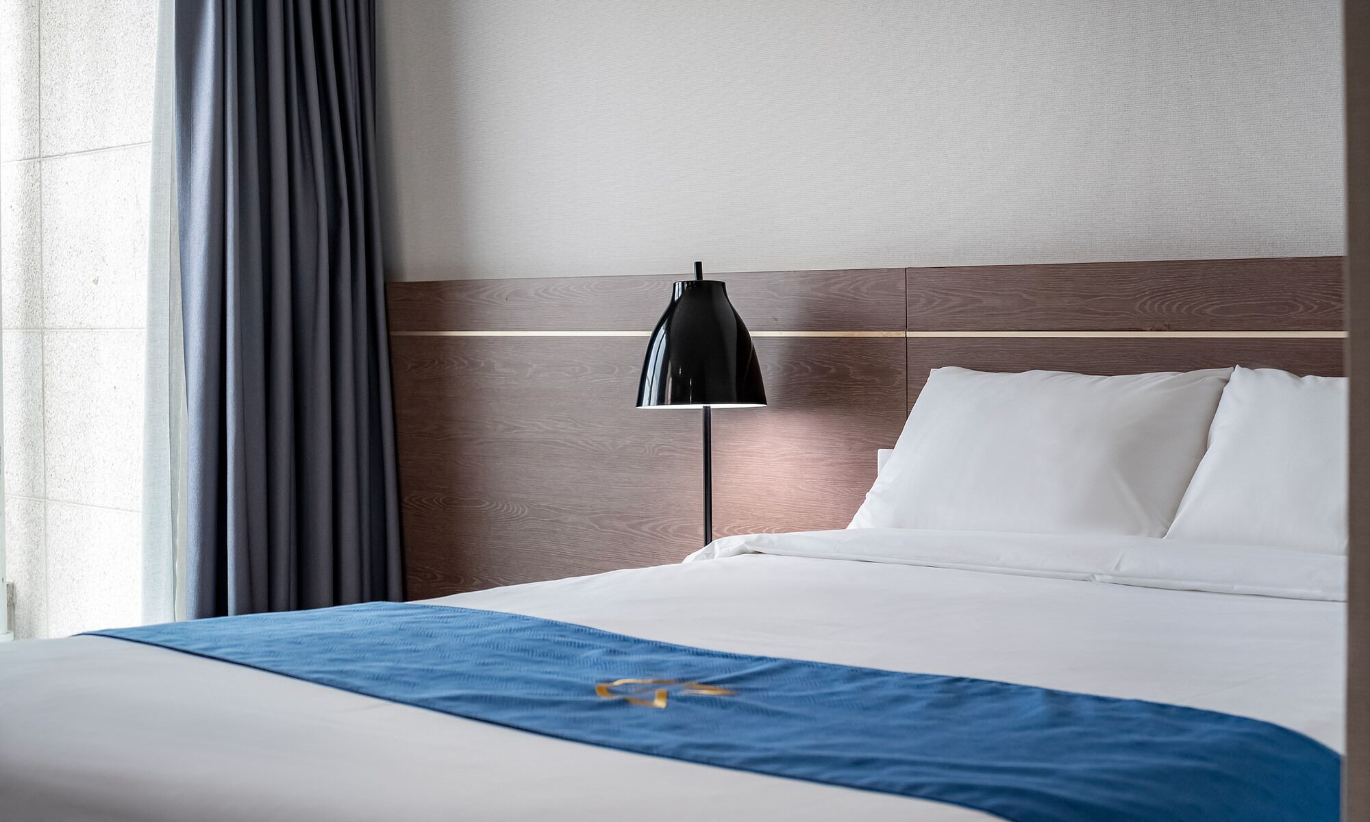 standard room, 1 queen bed | desk, laptop workspace, blackout curtains, soundproofing