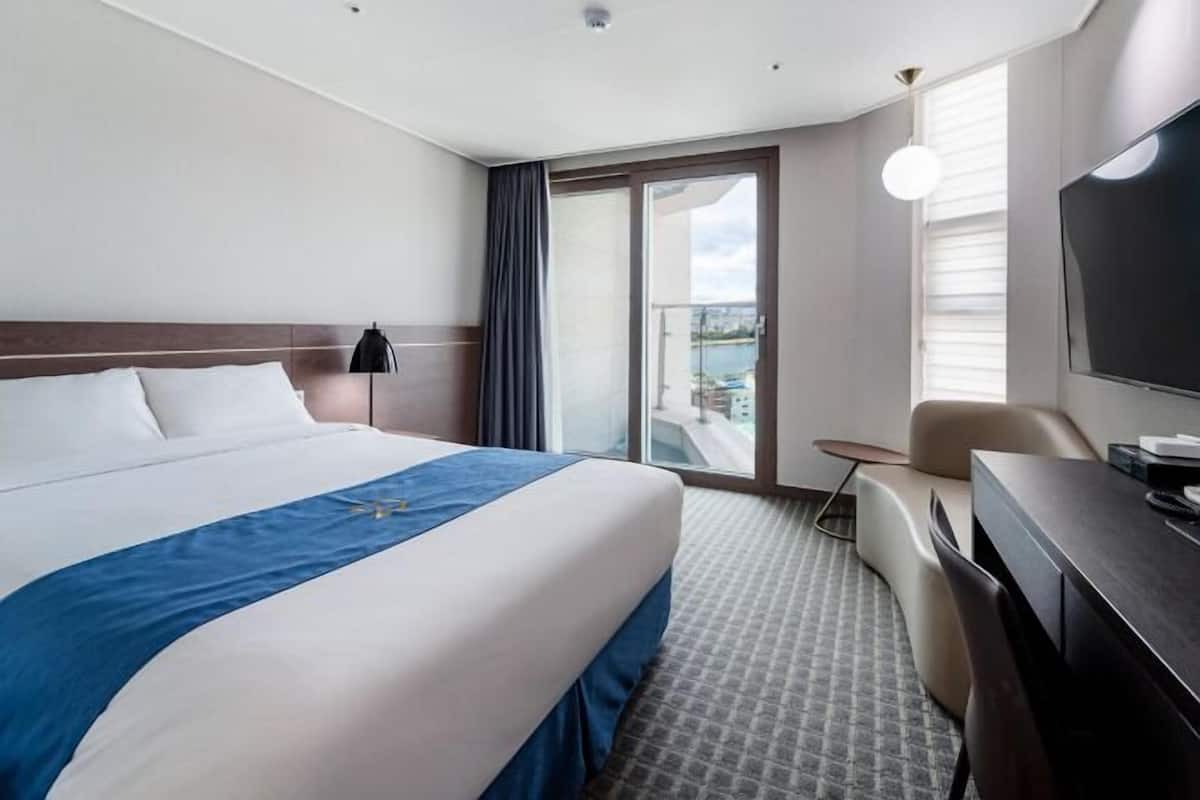 Schreibtisch, laptopgeeigneter Arbeitsplatz, Verdunkelungsvorhänge