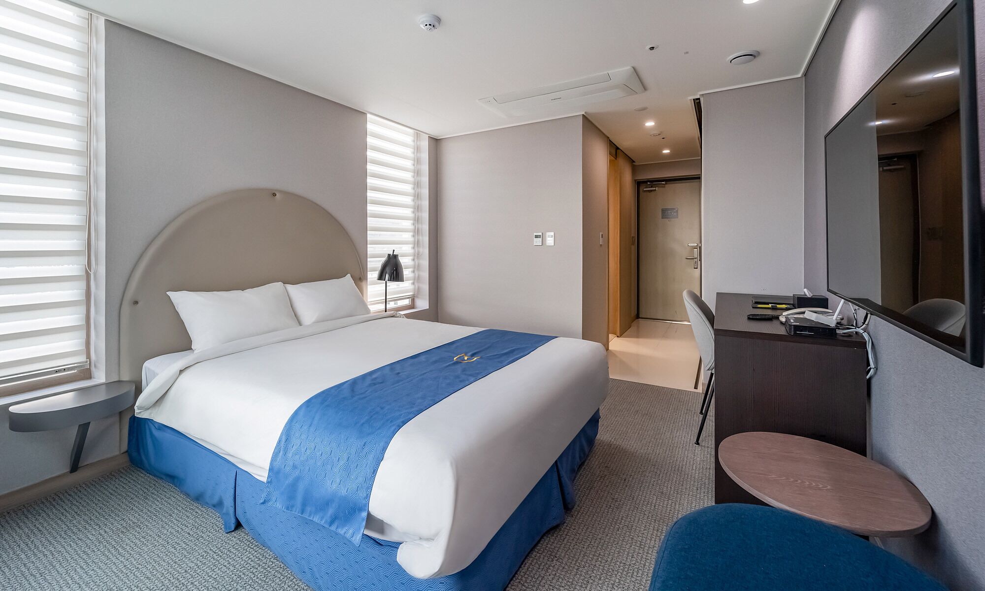 superior room, 1 queen bed | desk, laptop workspace, blackout curtains, soundproofing