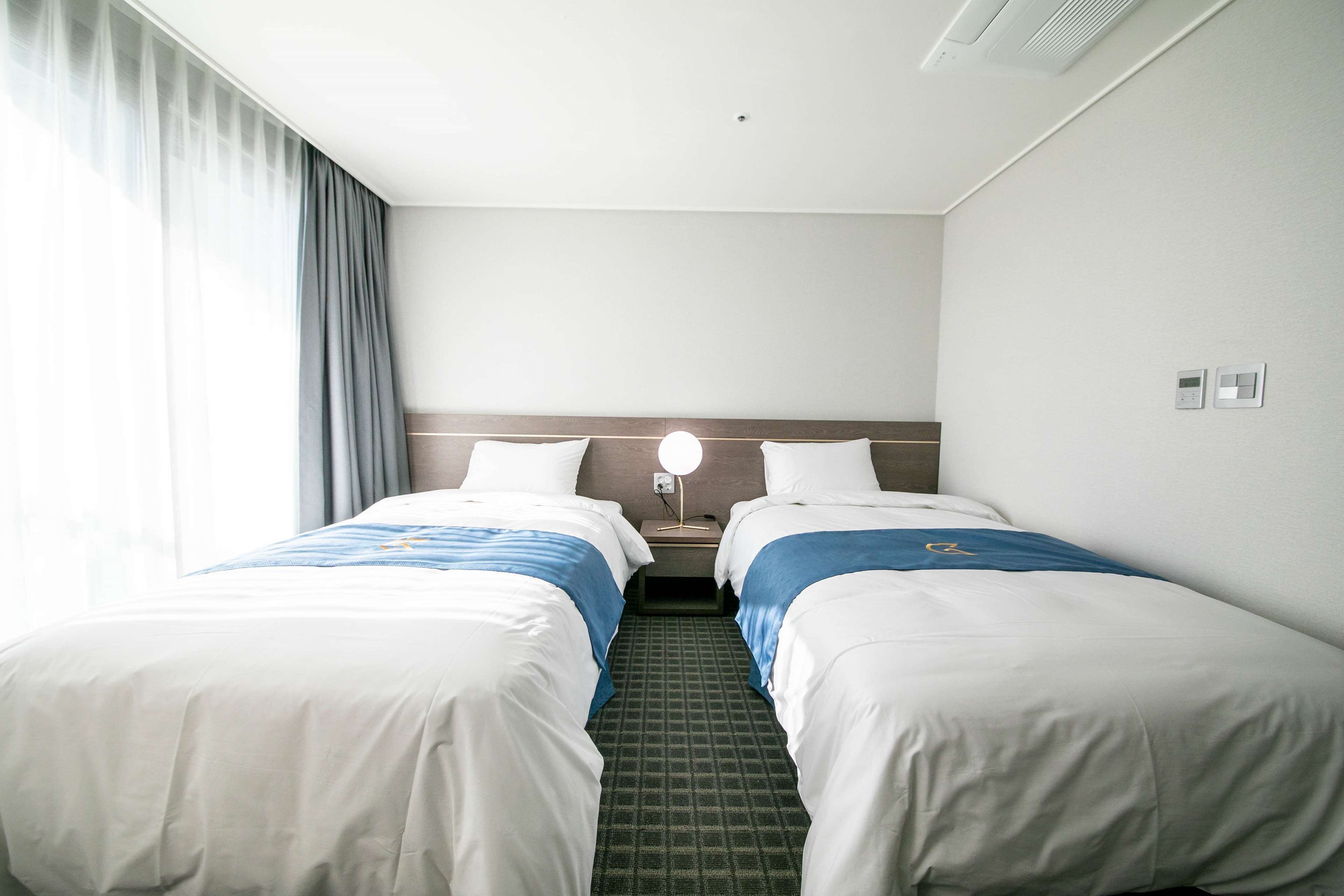 ห้องสแตนดาร์ด, เตียงเดี่ยว 2 เตียง | โต๊ะทำงาน, พื้นที่ทำงานแบบใช้แล็ปท็อป, ผ้าม่านกันแสง, ห้องเก็บเสียง