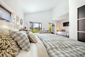 Triple Room, Terrace | Premium bedding, individually decorated, individually furnished