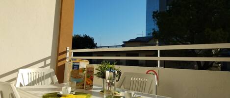 Apartment, 2 Schlafzimmer | Balkon