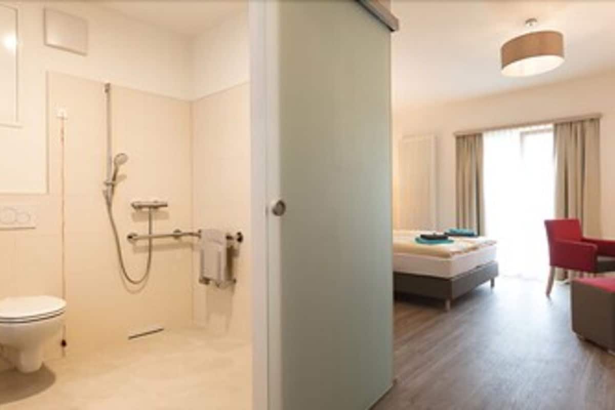 shower, hair dryer, towels, shampoo