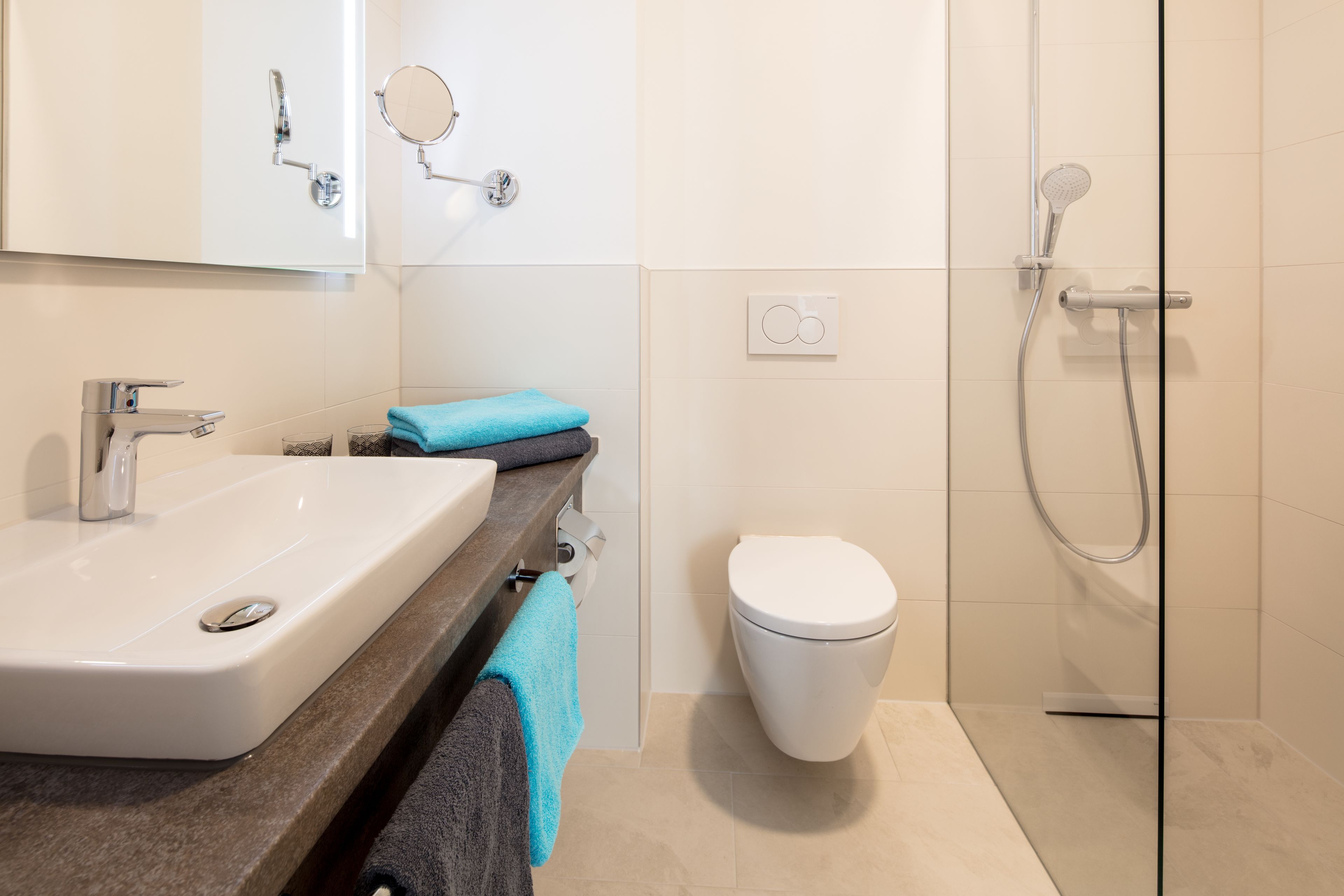 shower, hair dryer, towels, shampoo