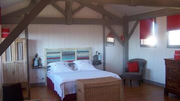 1 bedroom, iron/ironing board (on request), WiFi (free), bed sheets
