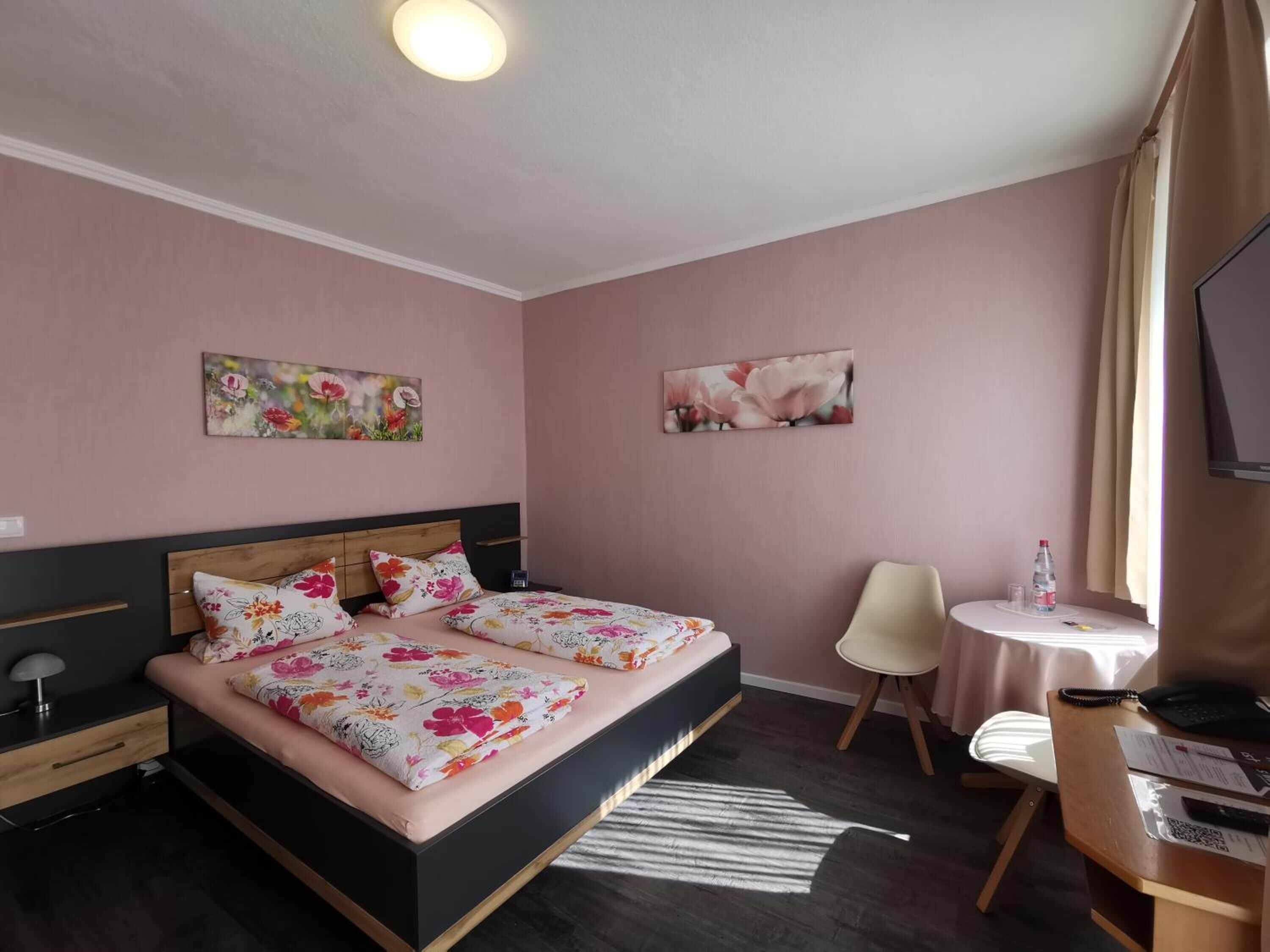 遮光カーテン、WiFi (無料)、ベッドシーツ