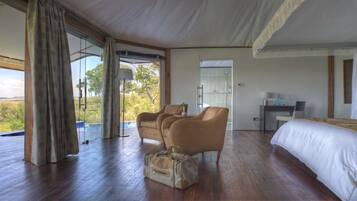 Luxury Suite, 1 King Bed, Non Smoking | Park view