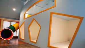 Suite familiar, 1 habitación | Escritorio, wifi gratis, ropa de cama