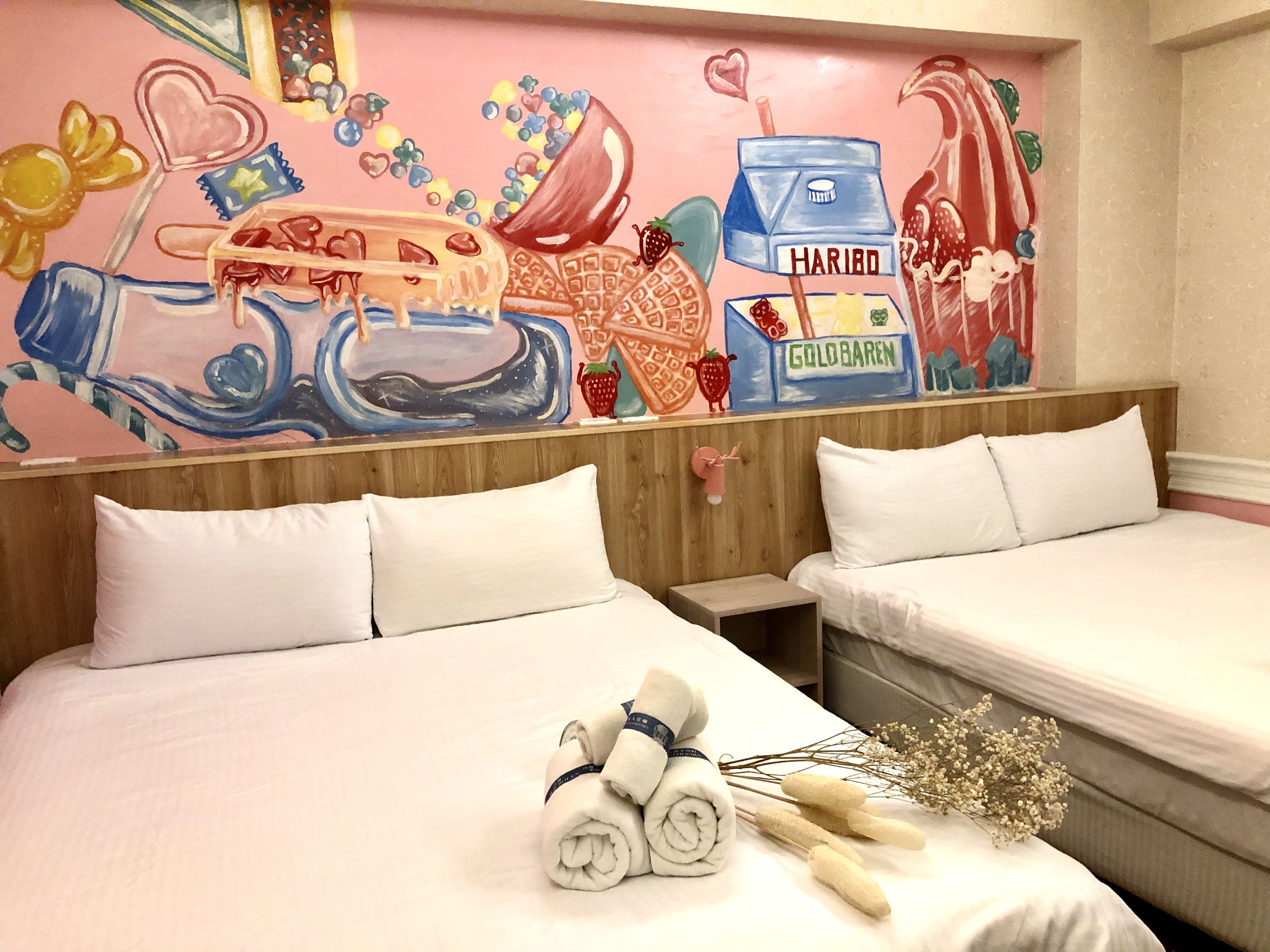 business quadruple room, 2 double beds, non smoking | desk, free wifi, bed sheets