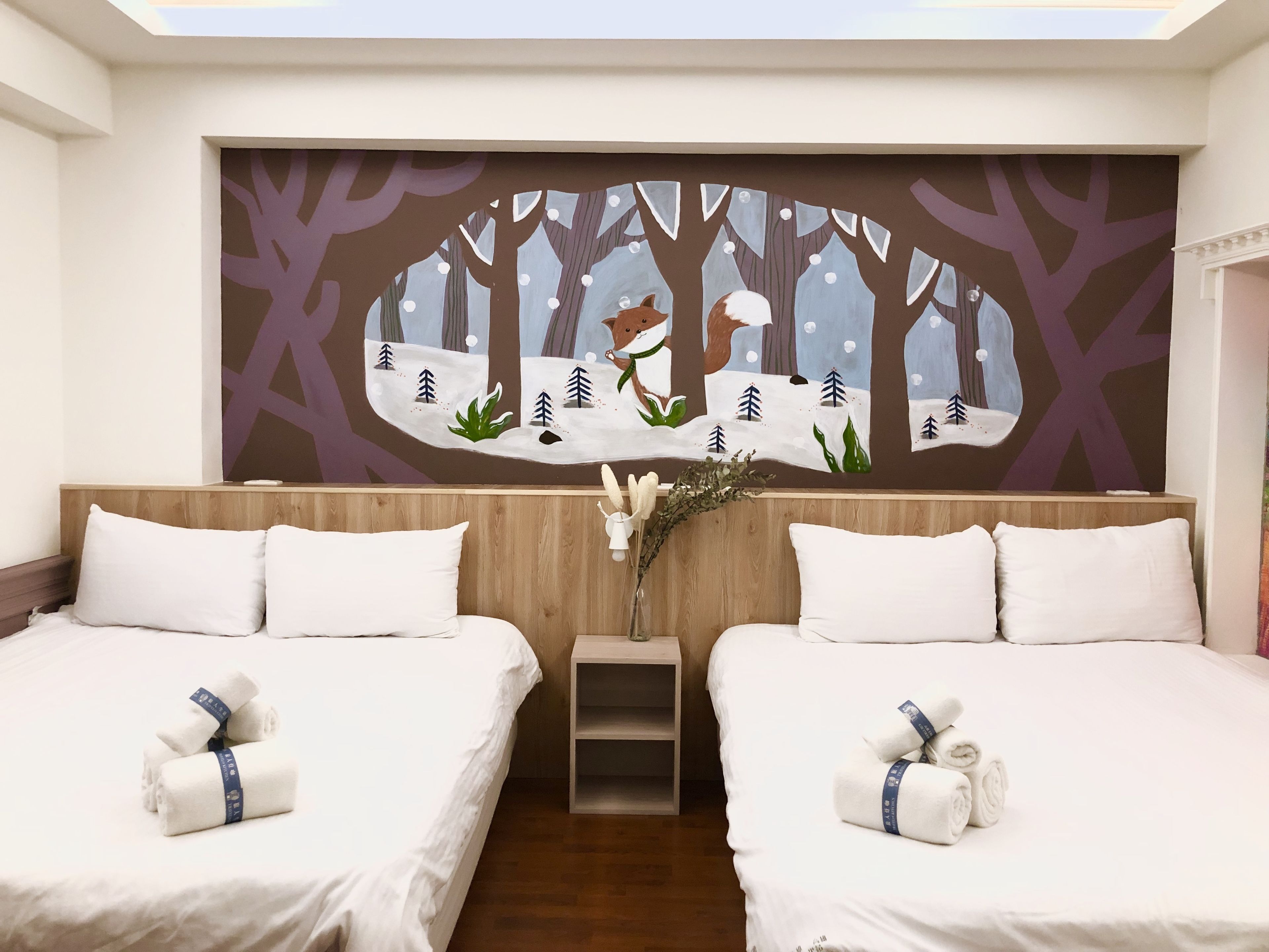 ビジネス 4 人部屋 ダブルベッド 2 台 禁煙 | デスク、WiFi (無料)、ベッドシーツ