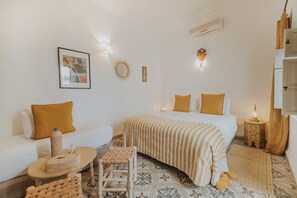 Tremannsrom – superior | Minibar, safe på rommet, individuelt dekorert og individuelt innredet