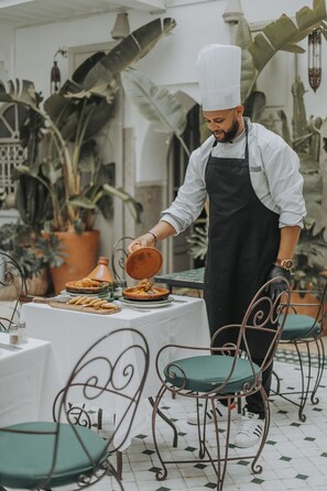 Breakfast, lunch and dinner served - Riad Oriental Glory  & Spa (Marrakech)