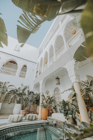 شرفة/رواق