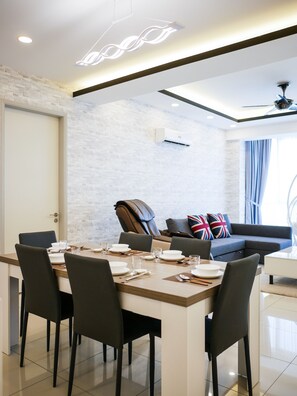 Apartment, 2 Bedrooms | Living area