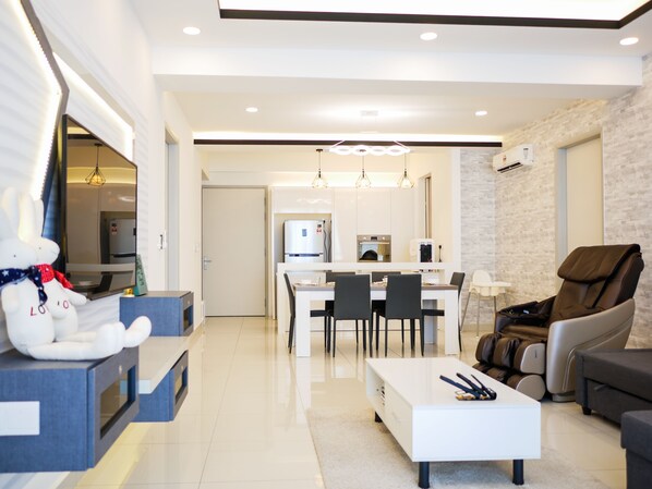 Living area - May Full Seaview Luxury Suite (George Town)