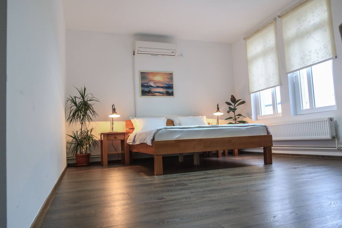 Family Room | Free cribs/infant beds, free WiFi, bed sheets