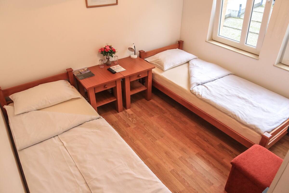 Free cots/infant beds, free WiFi, bed sheets