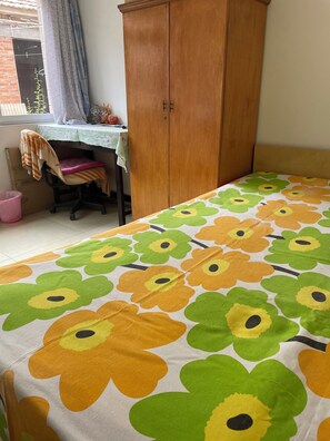 Blackout drapes, WiFi, bed sheets - Guo House (Changping)