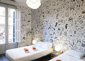 Triple Room, Terrace | In-room safe, individually decorated, individually furnished - ZOOROOMS Boutique GuestHouse (Barcelona)