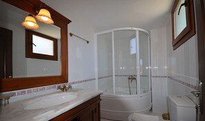 Villa, Pool View | Bathroom