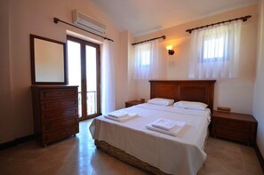 Villa | 4 bedrooms, desk, free WiFi