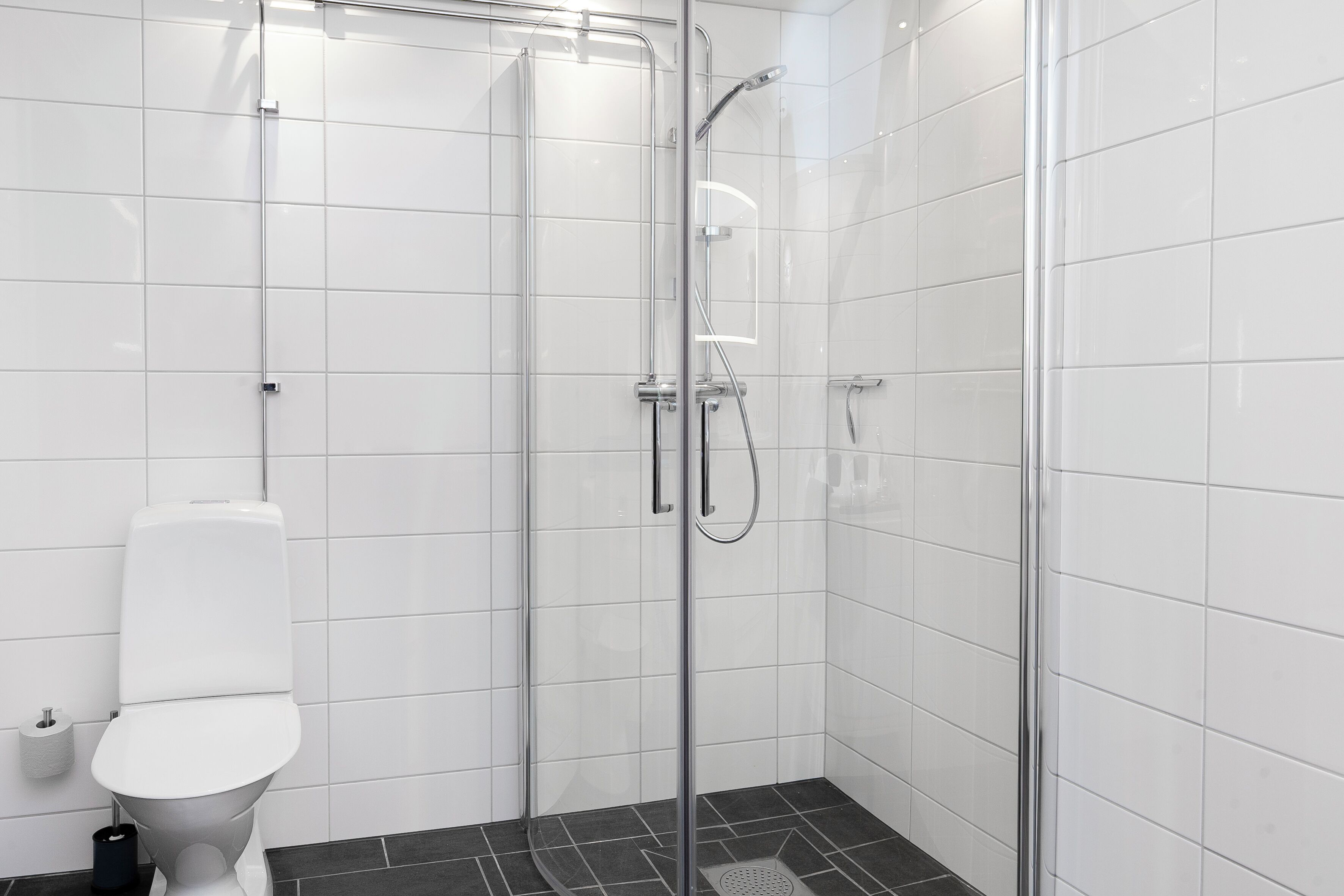 suite venice | bathroom | free toiletries, hair dryer, towels, soap