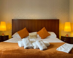 Hochwertige Bettwaren, Tempur-Pedic-Betten, Verdunkelungsvorhänge
