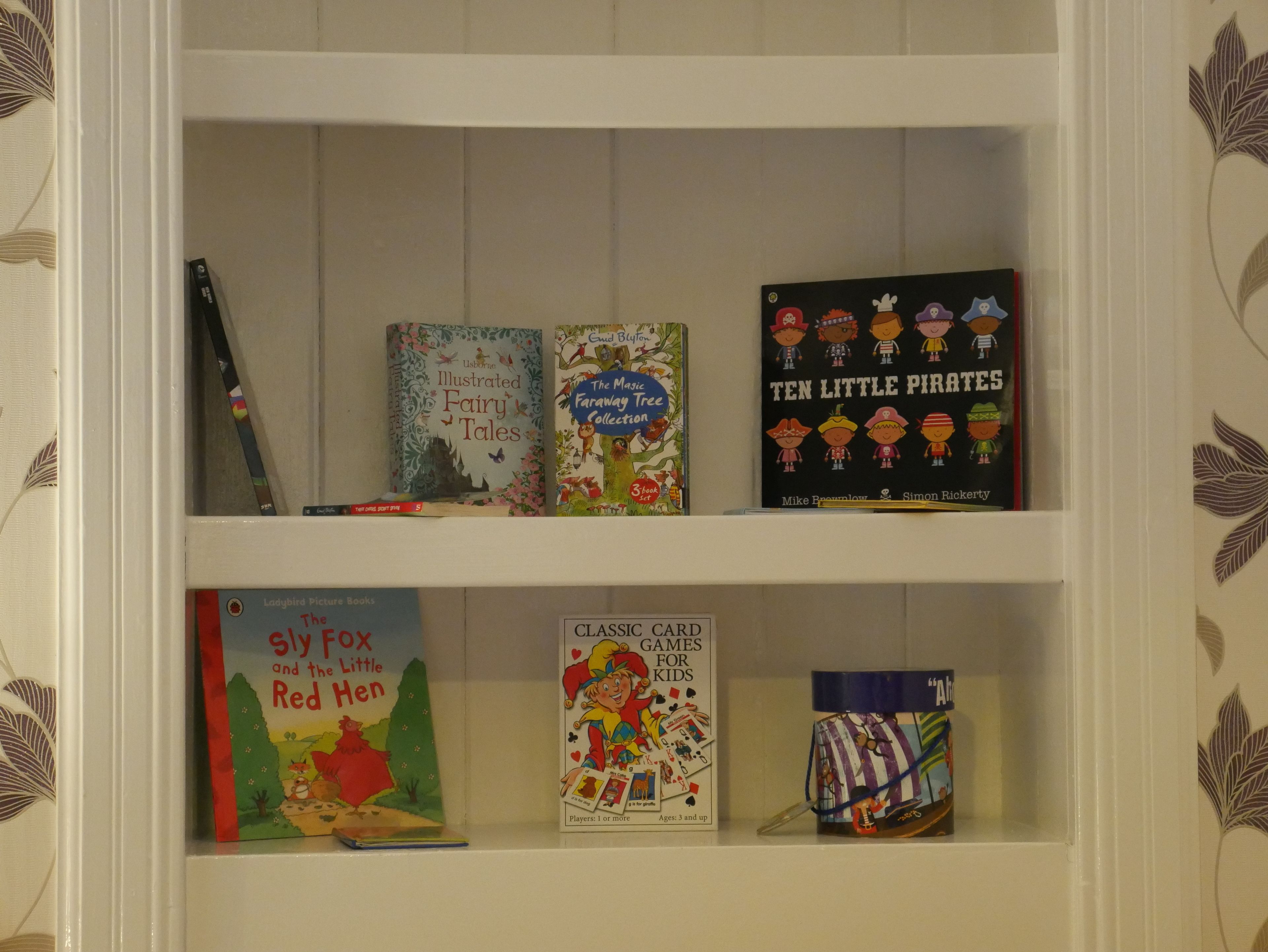 family room | 1 bedroom, premium bedding, tempur-pedic beds, blackout curtains